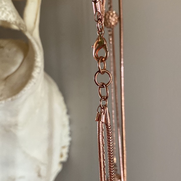 Rose gold and crystal long necklace - Picture 3 of 3